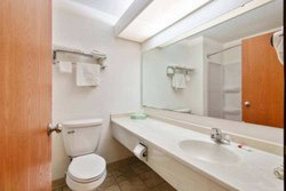 OYO HOTEL PORTAGE I-94 2