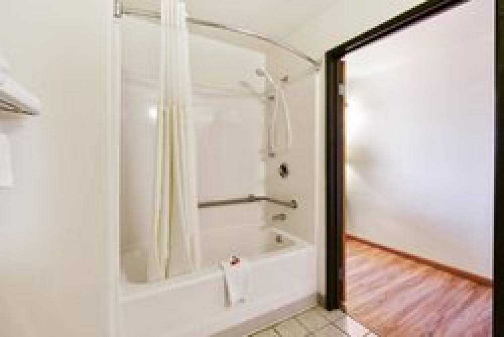 OYO HOTEL PORTAGE I-94 8