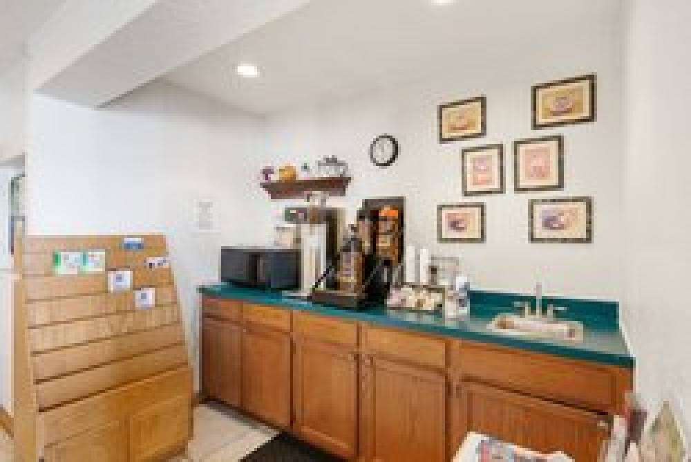 OYO HOTEL PORTAGE I-94 4
