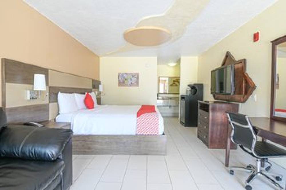OYO HOTEL SHENANDOAH WOODLANDS 7