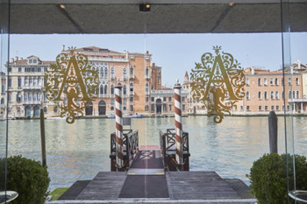 Palazzo Sant Angelo Sul Canal