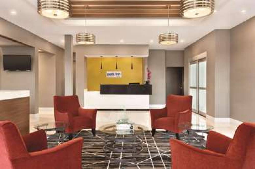 PARK INN BY RADISSON BRAMPTON ON 6