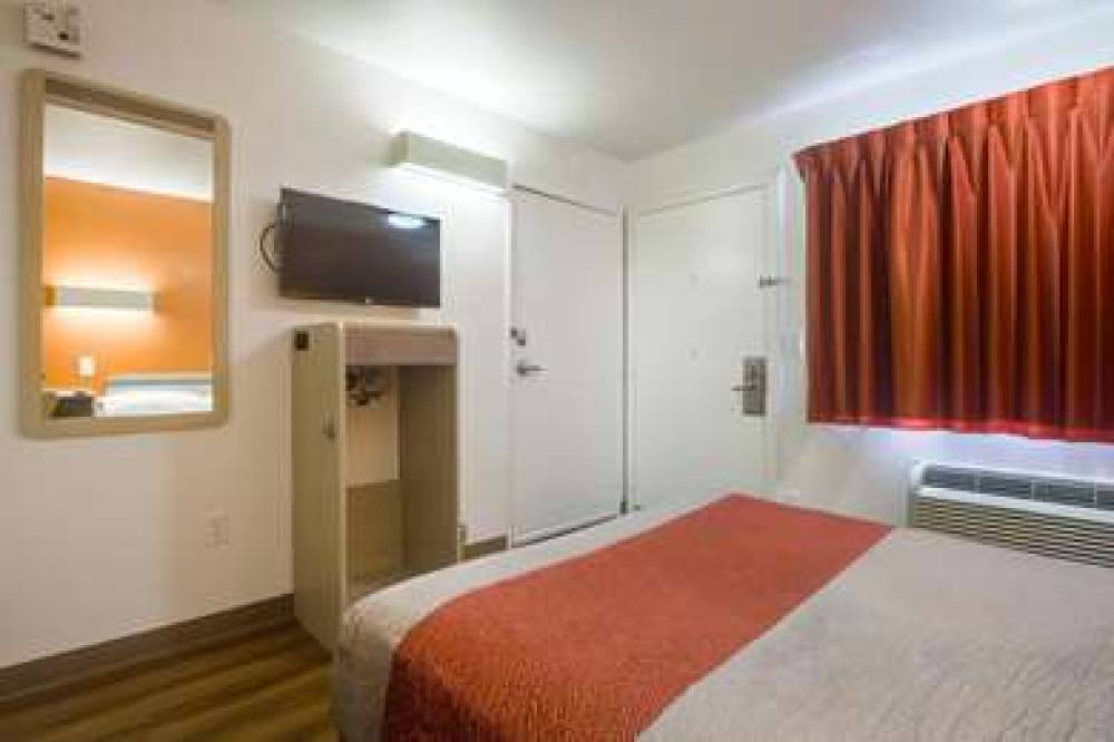 PARK INN BY RADISSON LAKEWOOD 2