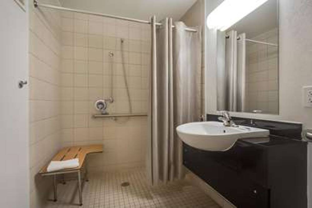 PARK INN BY RADISSON LAKEWOOD 1