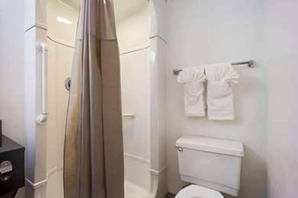 PARK INN BY RADISSON LAKEWOOD 10