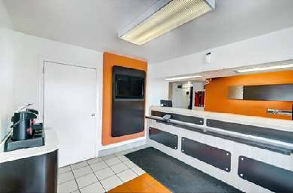 PARK INN BY RADISSON THORNTON 10