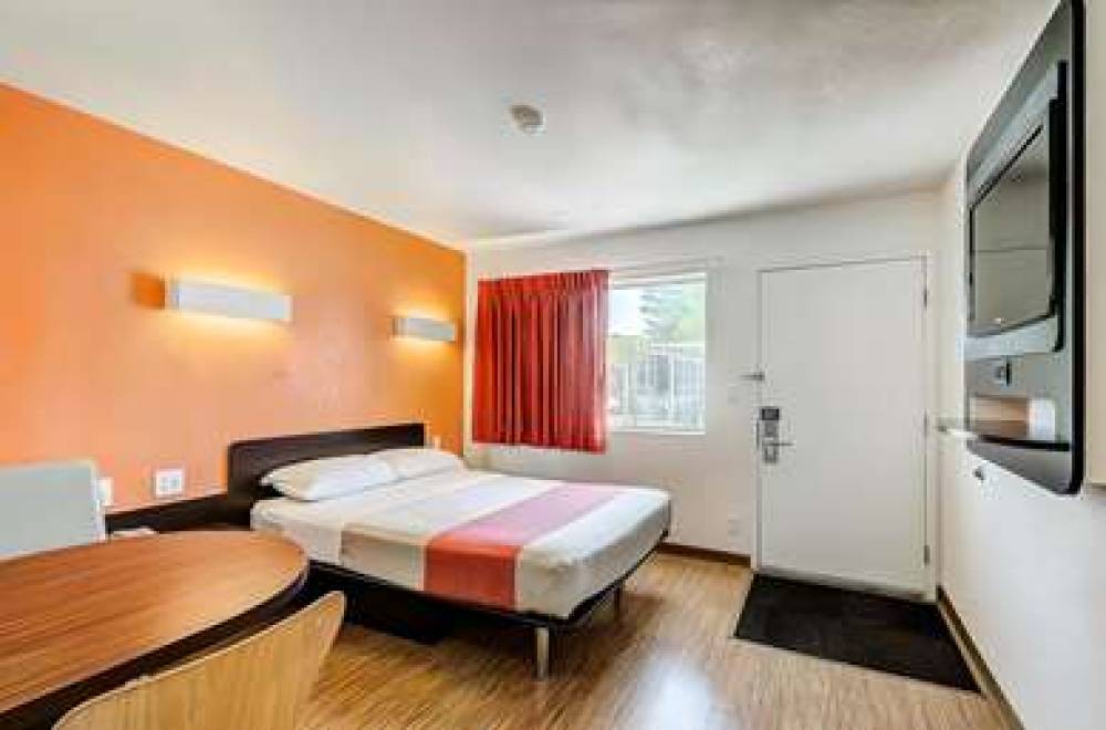 PARK INN BY RADISSON THORNTON 1
