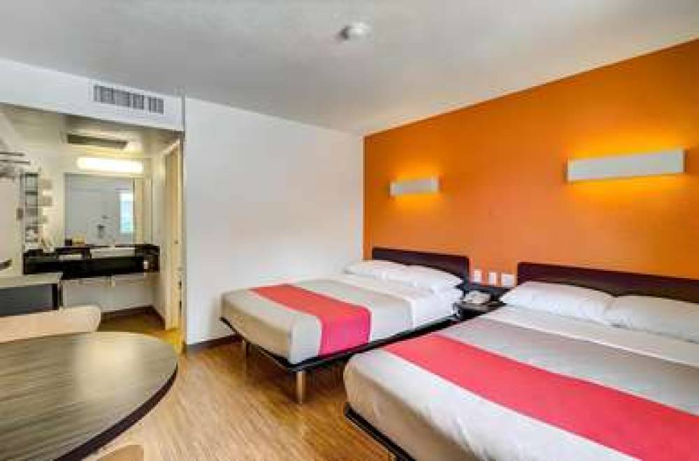 PARK INN BY RADISSON THORNTON 7