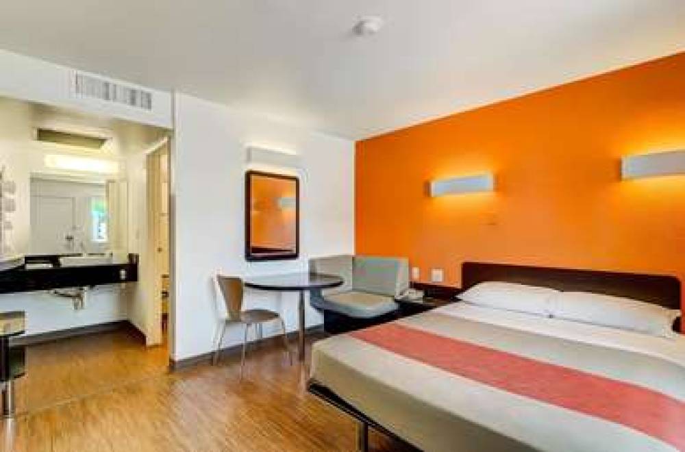 PARK INN BY RADISSON THORNTON 5