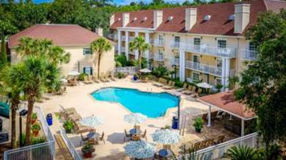 Park Lane Hotel And Suites