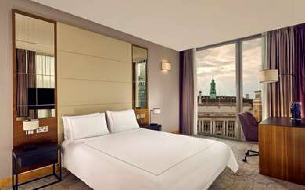 PARK PLAZA COUNTY HALL LONDON 4