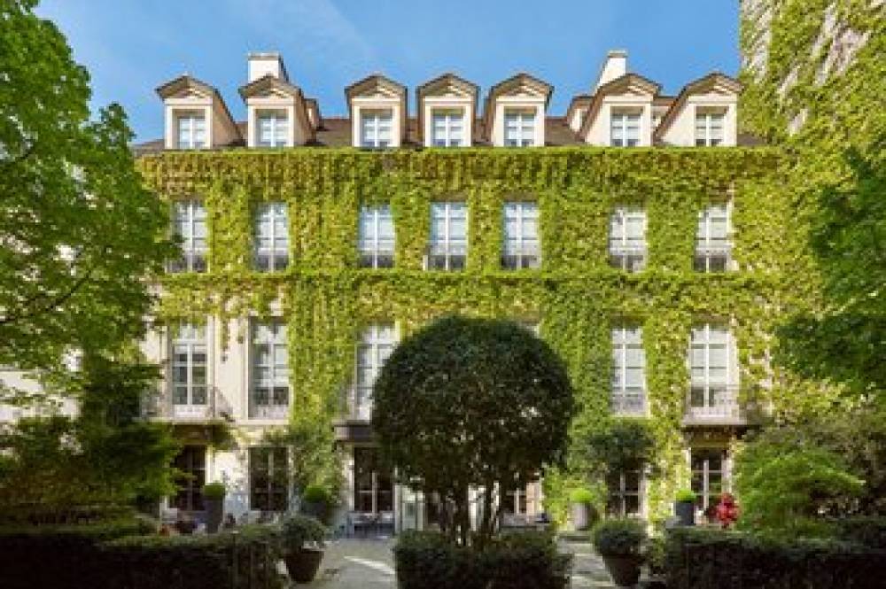 Pavillon De La Reine 8