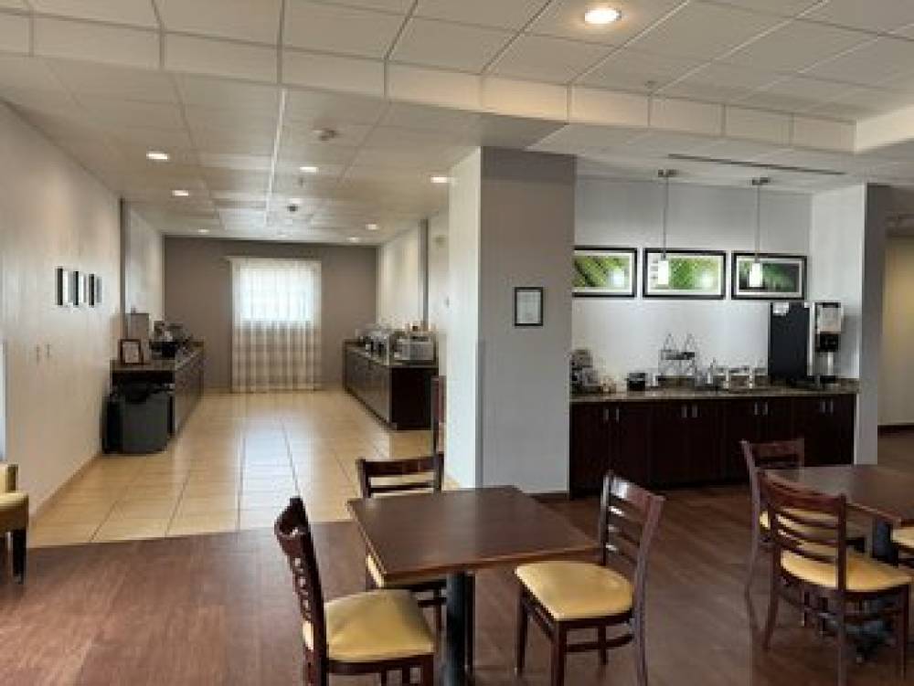 PETROSTAY INN   SUITES COTULLA 4