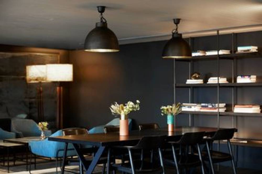 Pier One Sydney Harbour Autograph Collection 8