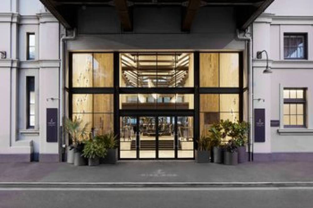 Pier One Sydney Harbour Autograph Collection