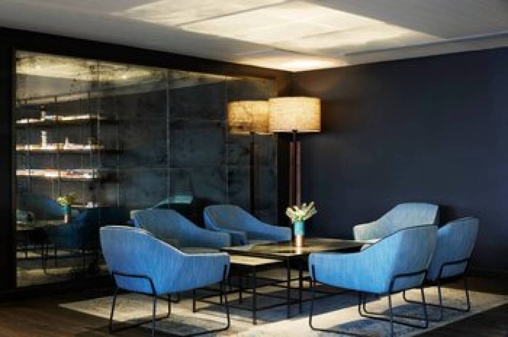 Pier One Sydney Harbour Autograph Collection 9