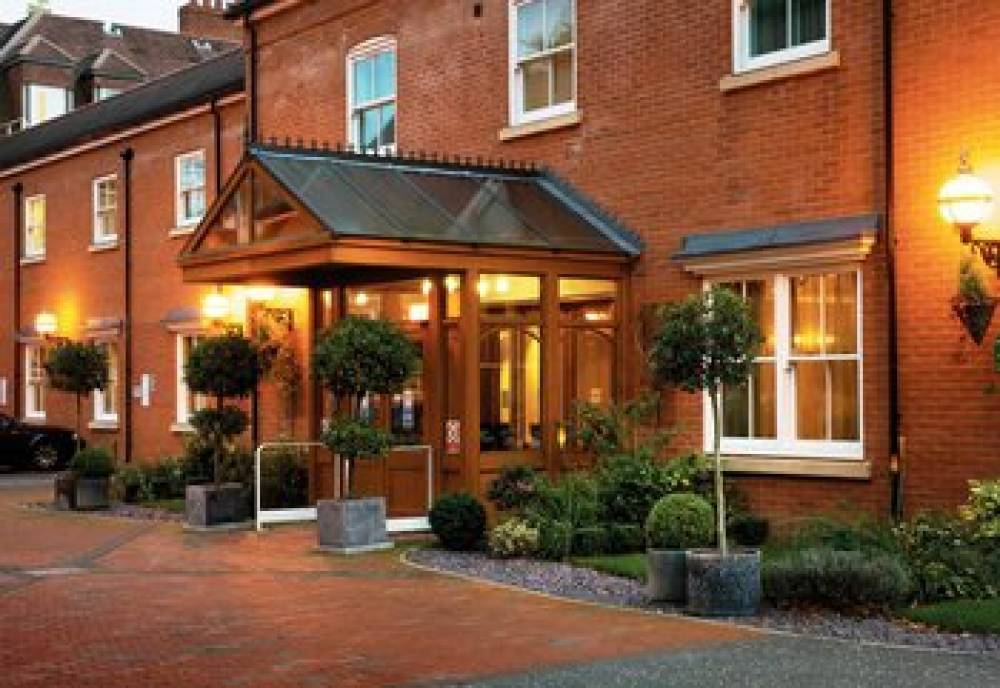 Pinewood Hotel 4