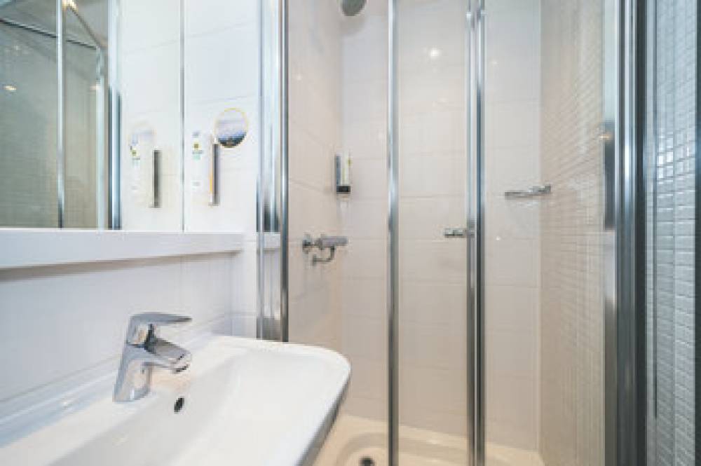 POINT A HOTEL LIVERPOOL STREET 8