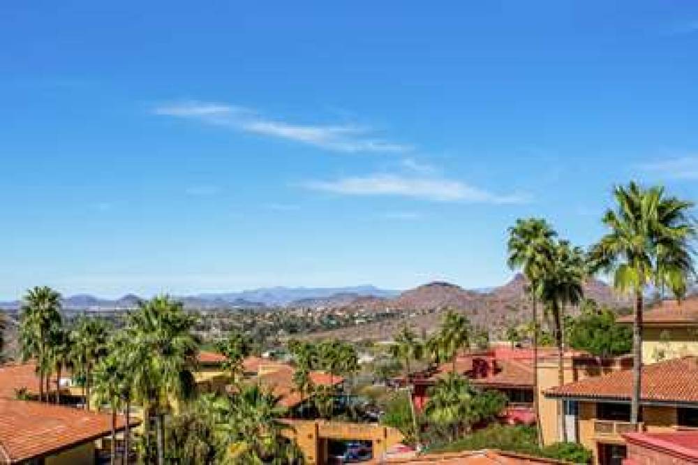 Pointe Hilton Tapatio Cliffs Resort 8