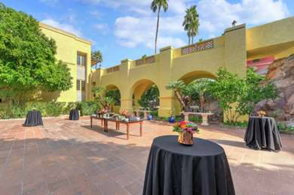 Pointe Hilton Tapatio Cliffs Resort 9