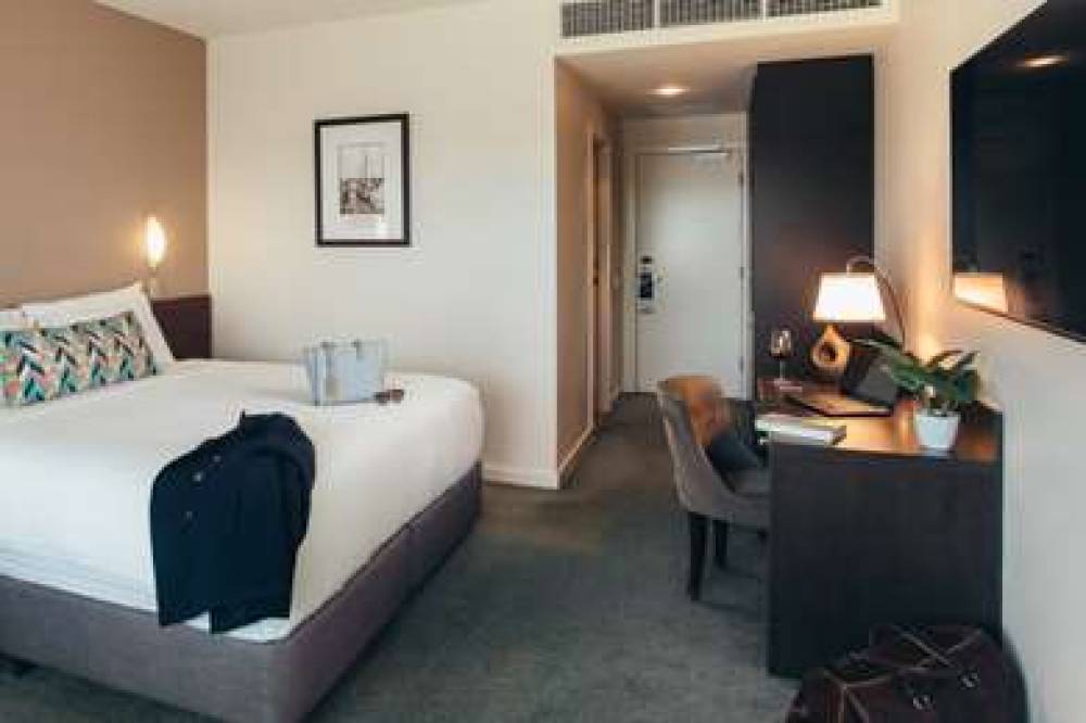 PORT LINCOLN HOTEL 1