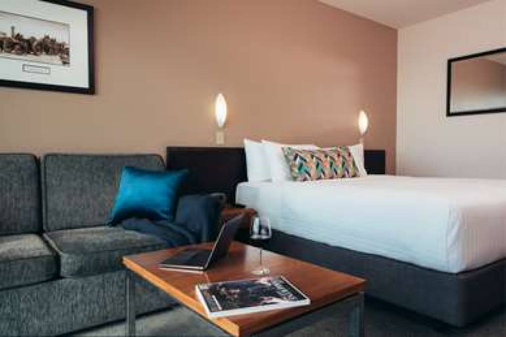 PORT LINCOLN HOTEL 2