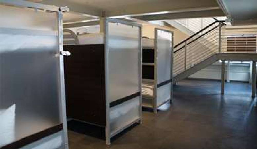POSH SOUTH BEACH HOSTEL 3