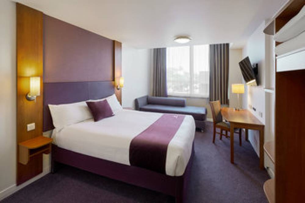 PREMIER INN HEATHROW AIRPORT T2&T3 6