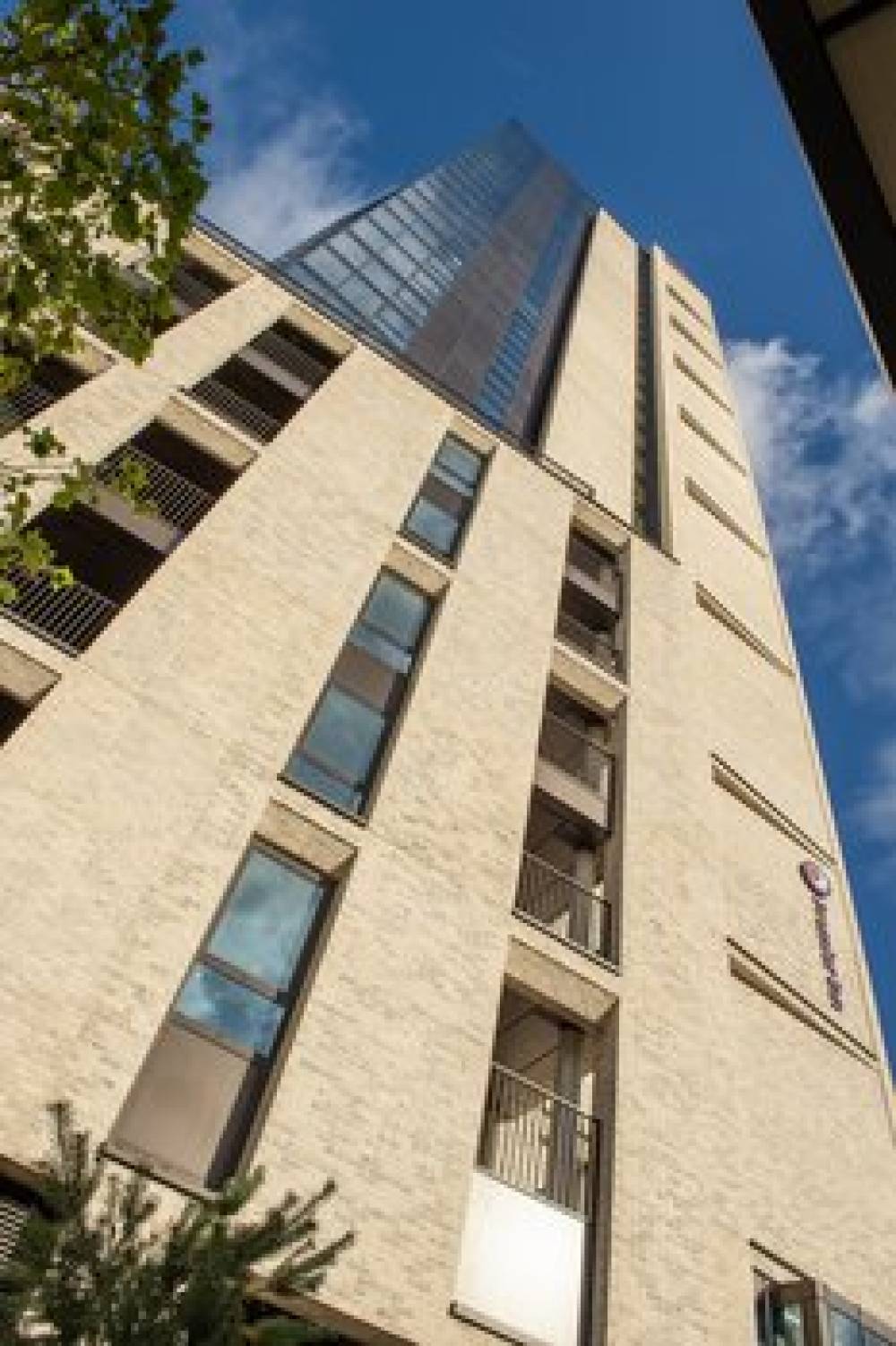 PREMIER INN LONDON CANARY WHARF 2