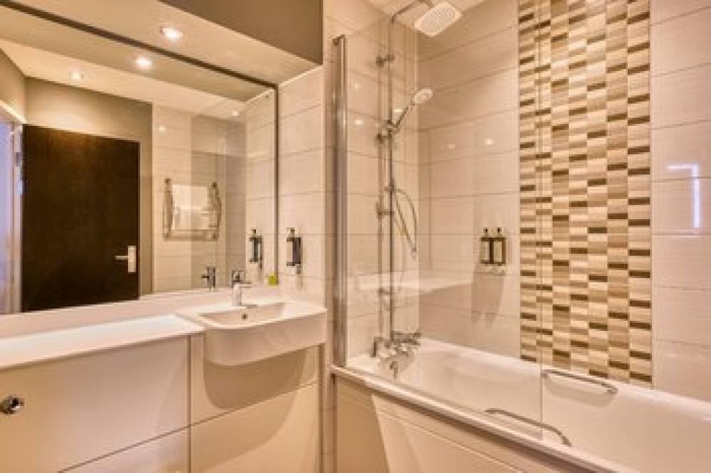 PREMIER INN LONDON DOCKLANDS 6