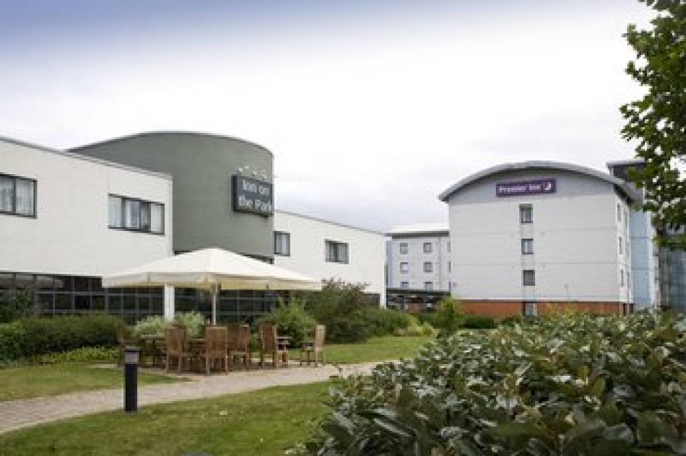 PREMIER INN LONDON ENFIELD 5