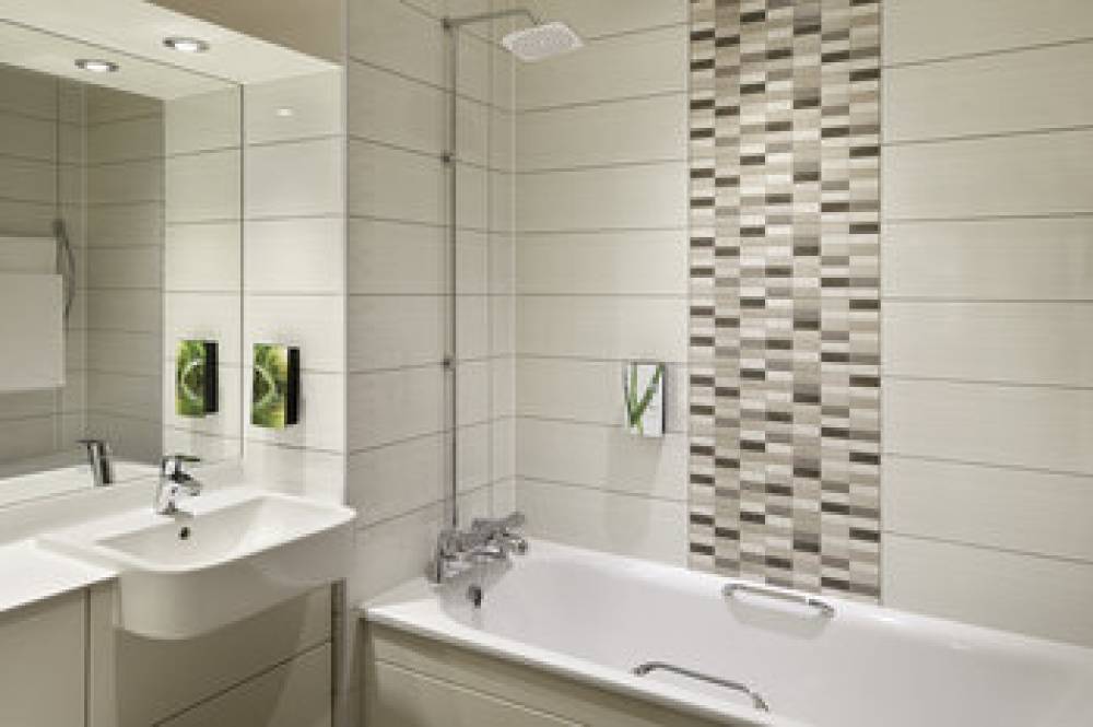 PREMIER INN LONDON RAINHAM 9
