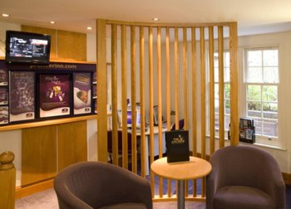 PREMIER INN LONDON SOUTHWARK BANKSI 9