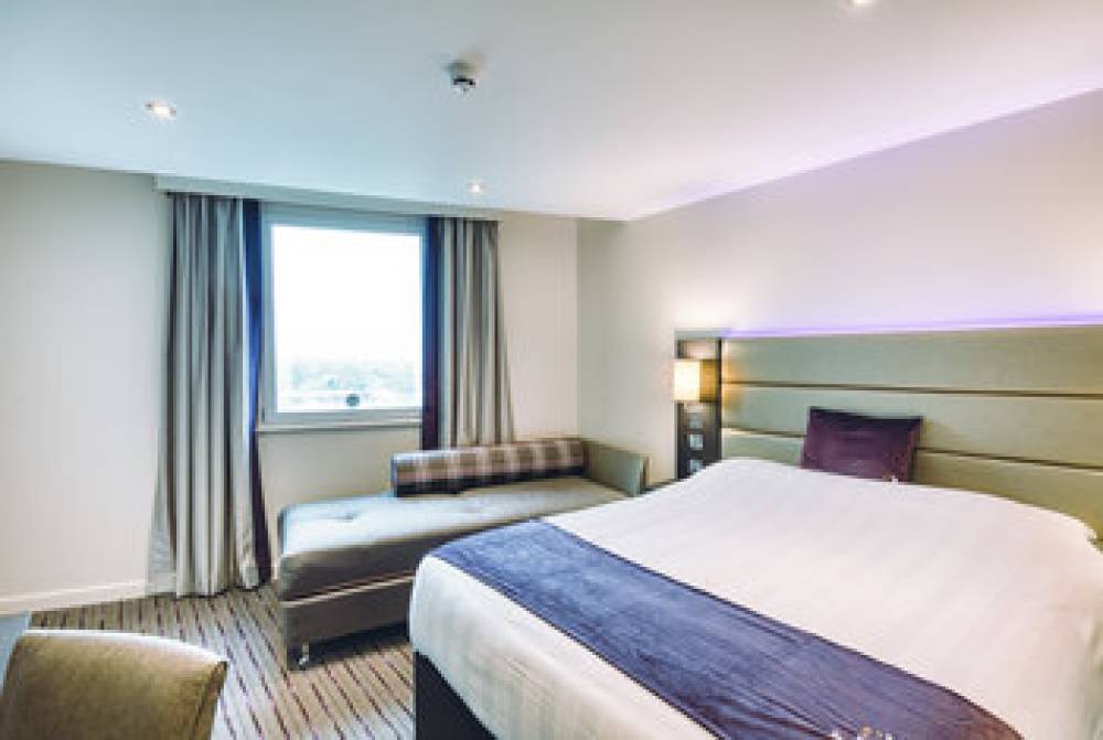 PREMIER INN LONDON SUTTON 3