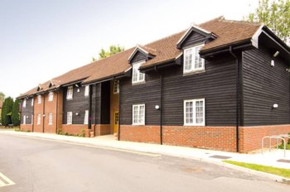 PREMIER INN WOKING WEST (A324) 3