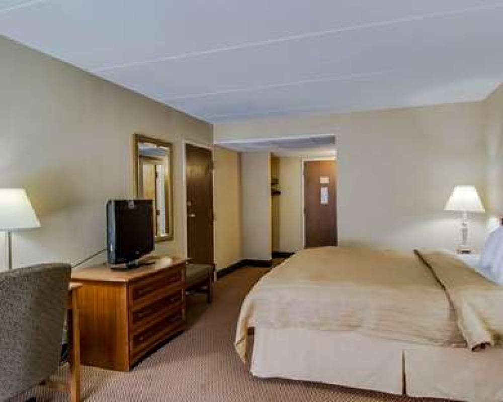 Quality Hotel And Conference Center 7