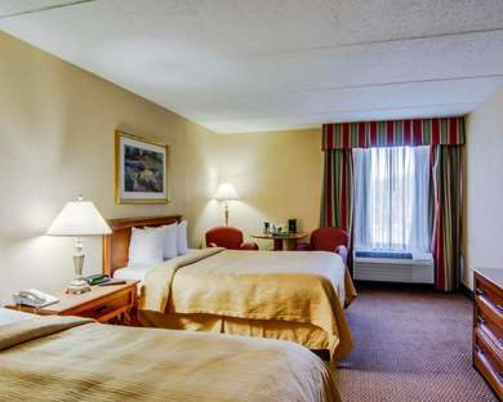 Quality Hotel And Conference Center 8