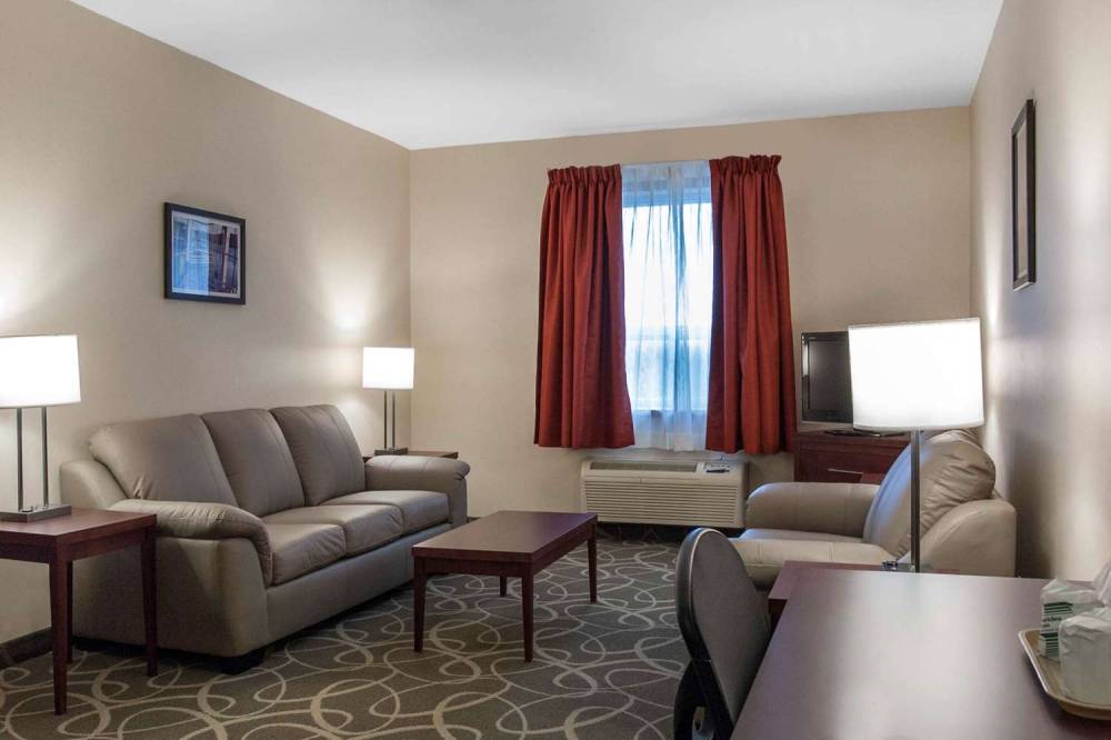 QUALITY HOTEL AND SUITES GANDER 8
