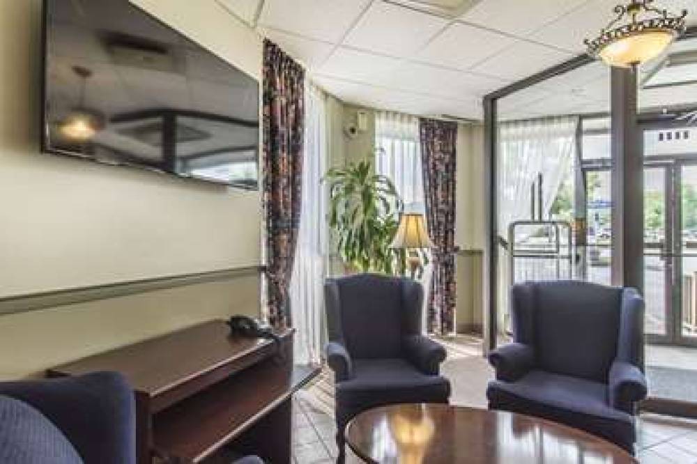 Quality Hotel And Suites 8
