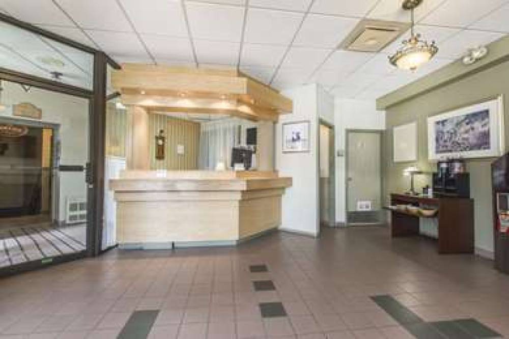 Quality Hotel And Suites 5