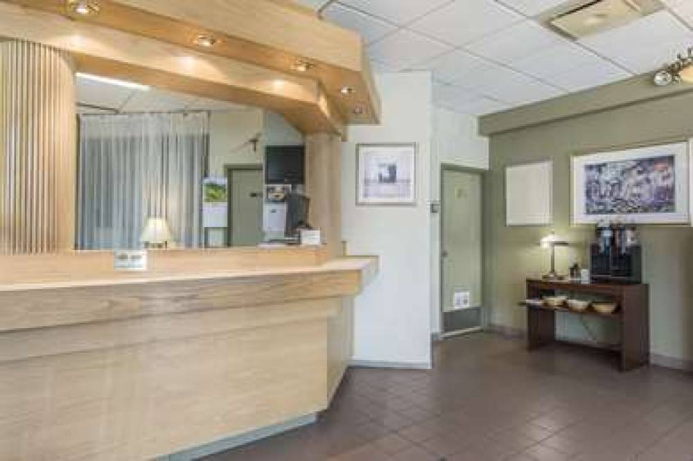 Quality Hotel And Suites 4