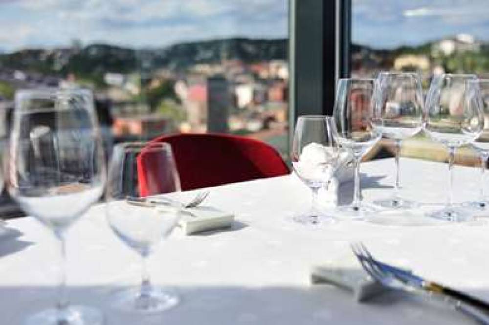 Quality Hotel Grand Royal 10