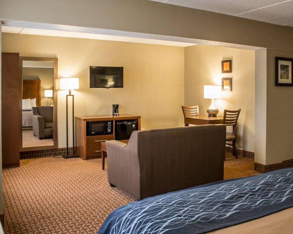 QUALITY INN AKRON 8