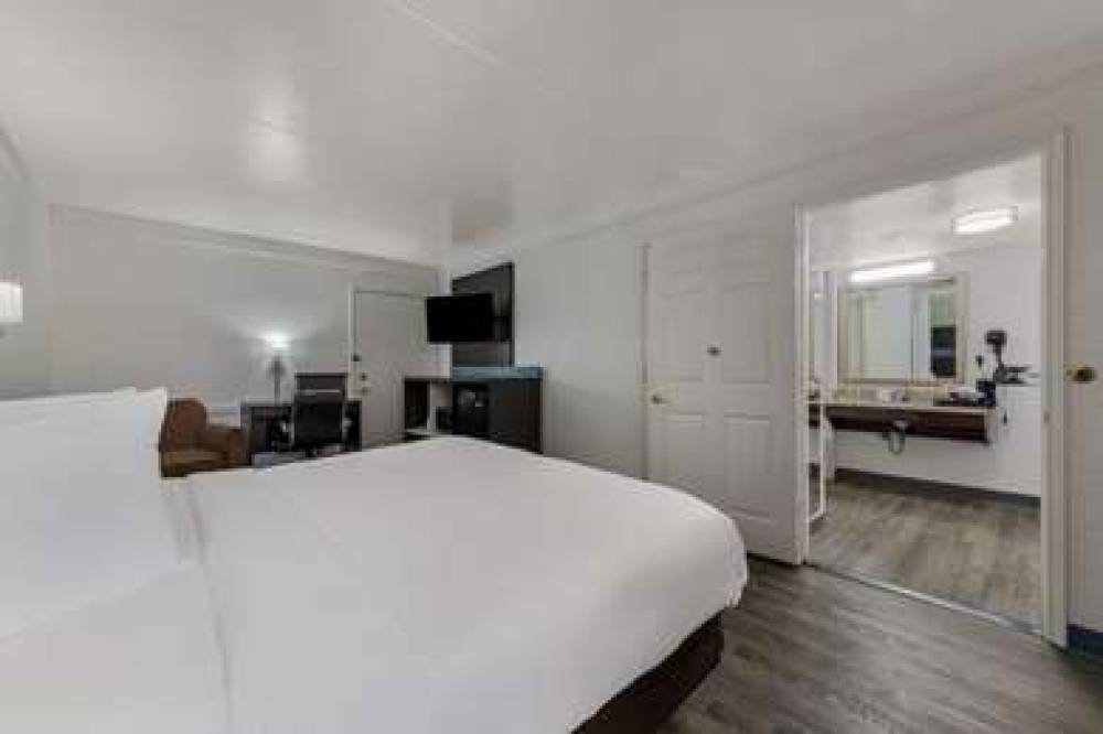 Quality Inn And Suites Airport 6
