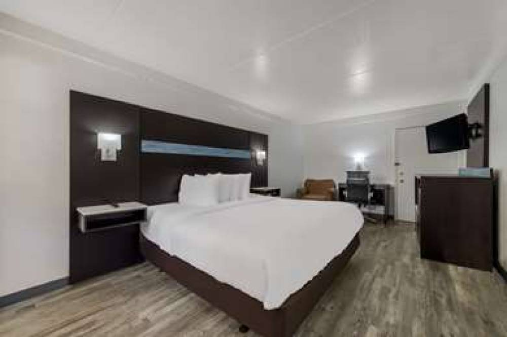 Quality Inn And Suites Airport 5