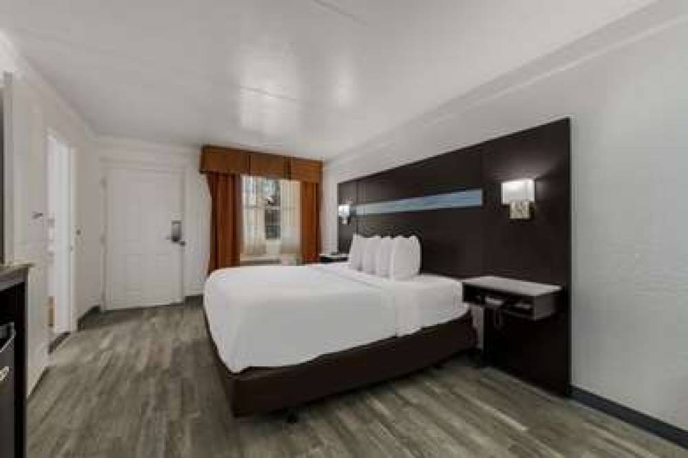 Quality Inn And Suites Airport 7