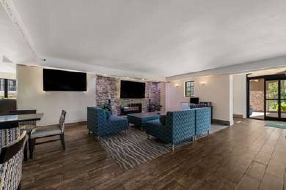 Quality Inn And Suites Airport 4