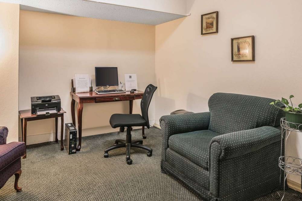 Quality Inn And Suites Albany Airport 8
