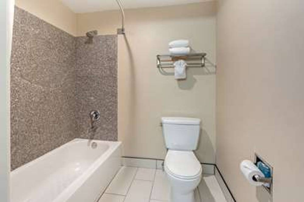 QUALITY INN AND SUITES ANAHEIM MAIN 8