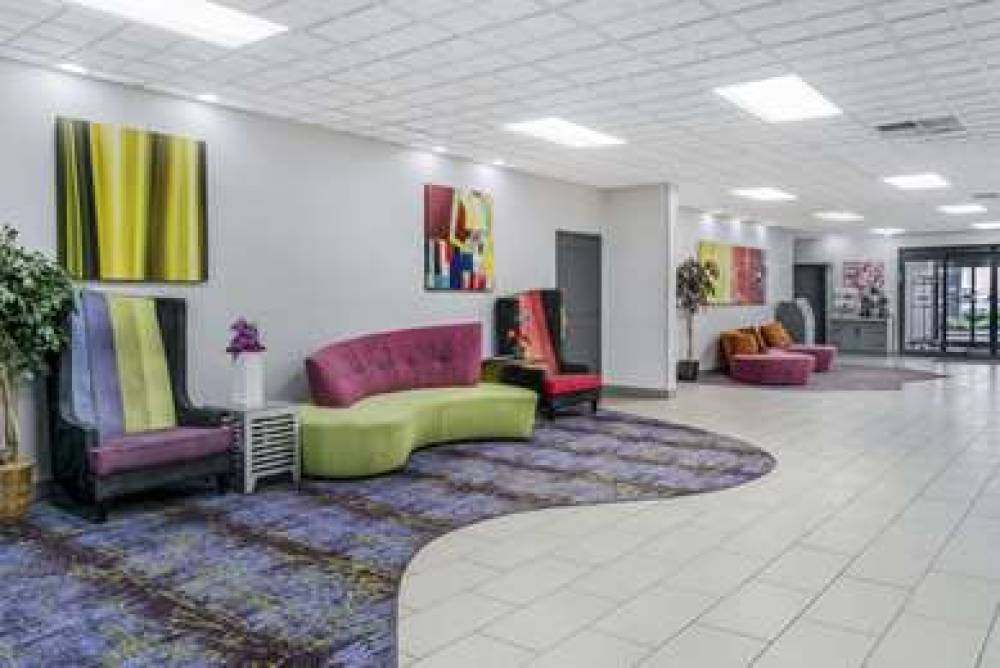 Quality Inn And Suites Banquet Center 4